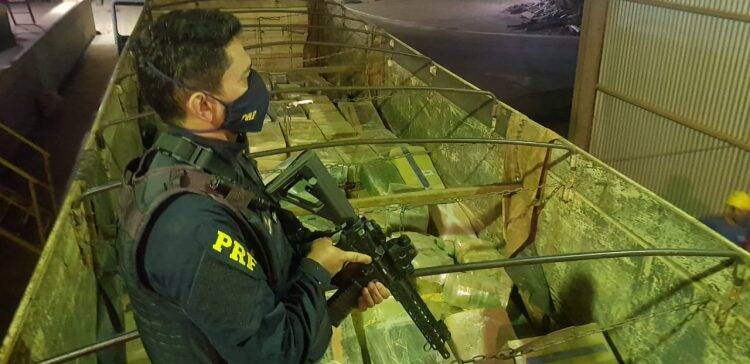 PRF apreende 11 toneladas de maconha no oeste do Paraná