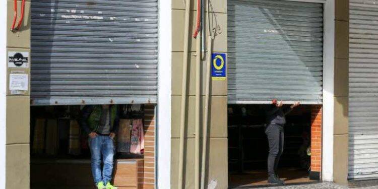 Em carta aberta, trabalhadores criticam possível fechamento do comércio no Paraná