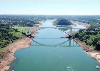 Baixa vazão do Rio Paraná permite à Itaipu trabalho inédito de escaneamento das margens