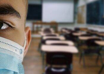 Volta às aulas expõe educadores e estudantes ao risco de covid-19, diz APP Sindicato