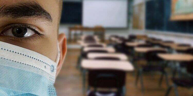 Volta às aulas expõe educadores e estudantes ao risco de covid-19, diz APP Sindicato