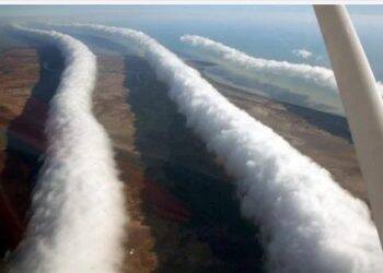 ‘Rua de Nuvens’ se forma no Litoral de Santa Catarina e fotos mostram fenômeno no Paraná
