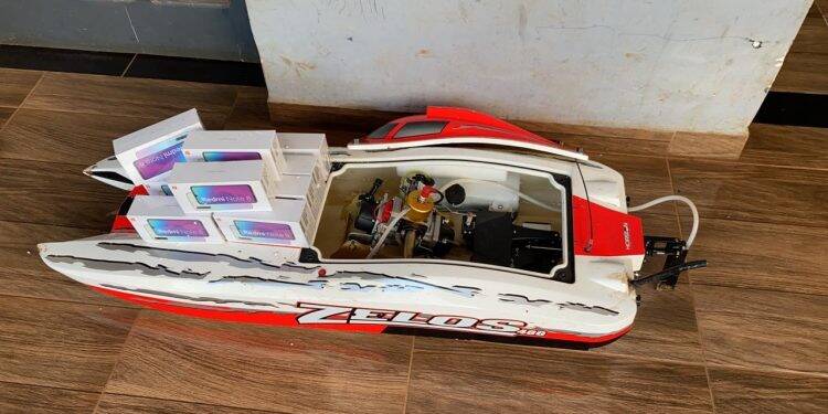 Mais uma “lancha” com controle remoto foi apreendida na fronteira