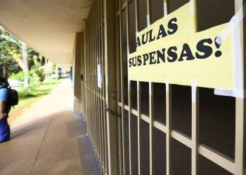 Risco de evasão em escolas públicas chega a 31%, diz pesquisa