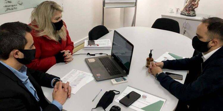 Aulas presenciais no Paraná retornam em setembro e serão escalonadas