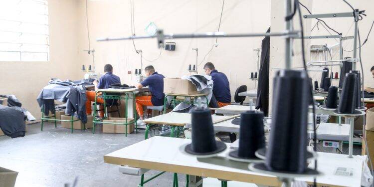 Mais de 29% dos presos trabalham no Paraná