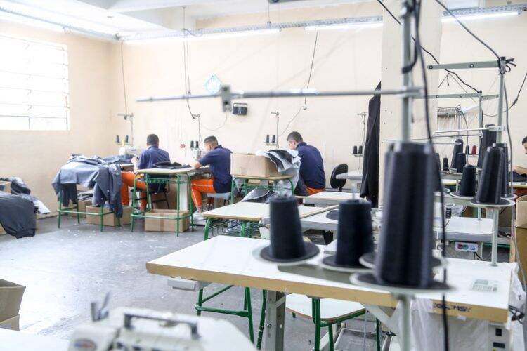 Mais de 29% dos presos trabalham no Paraná