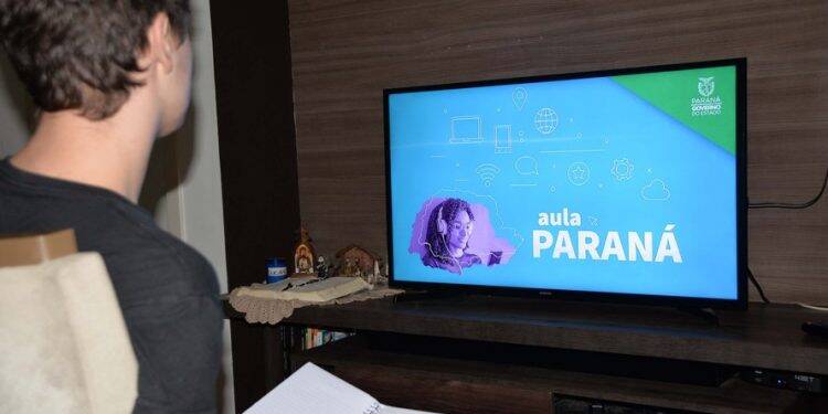 Após recesso, atividades remotas do Aula Paraná retornam nesta quarta