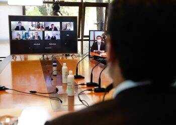 Governo assina termo para produção de vacina contra Covid-19