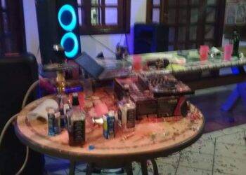 Médico, dentista e outros, flagrados em festa no sudoeste, são multados em R$ 22 mil