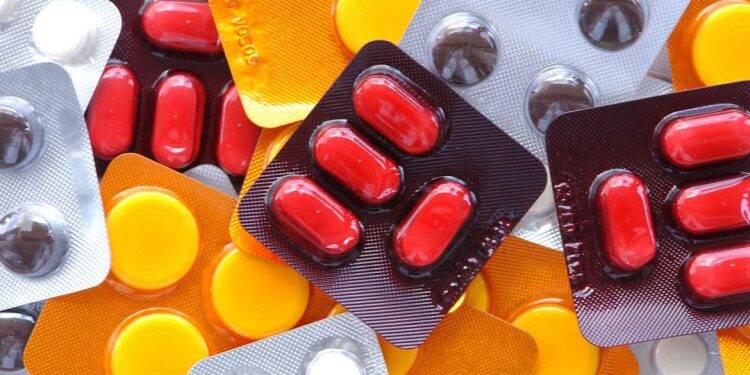 OMS vê primeiros resultados de testes com medicamentos para covid-19