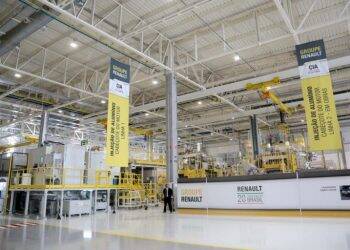 Renault pretende demitir 800 funcionários da fábrica no