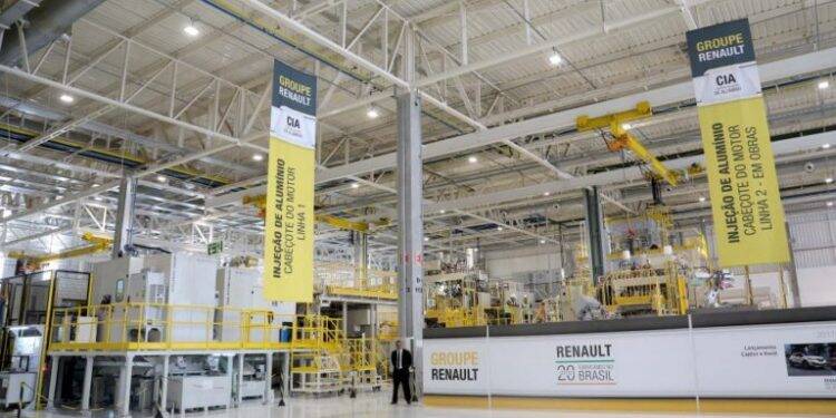 Renault pretende demitir 800 funcionários da fábrica no