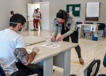 TRE-PR começa gravação de treinamento de mesários