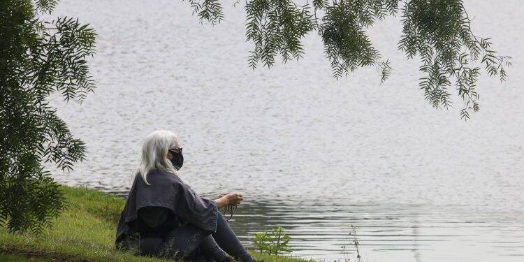 Pesquisa analisa relação entre isolamento social e doenças mentais