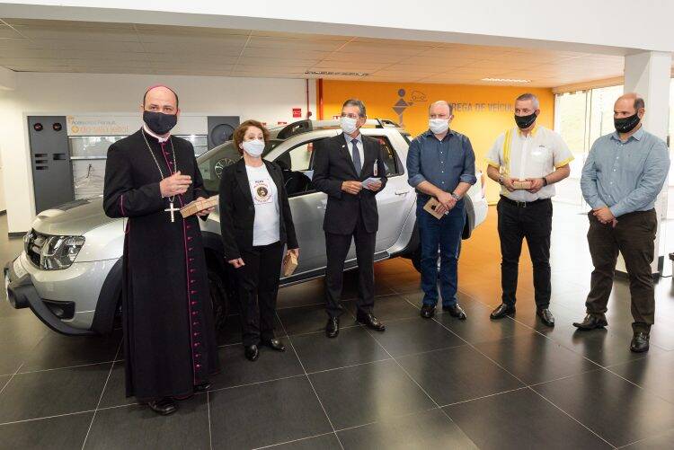 Após ação na Itaipu, Renault doa veículo para projeto social de Foz do Iguaçu
