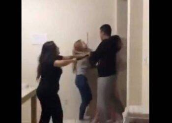 Vídeo: PM agride universitárias com cassetete ao invadir apartamento