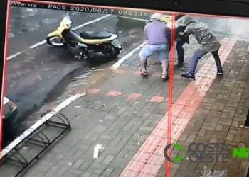 Assaltantes rendem vítima e roubam malote na frente de banco em Guaíra; vídeo