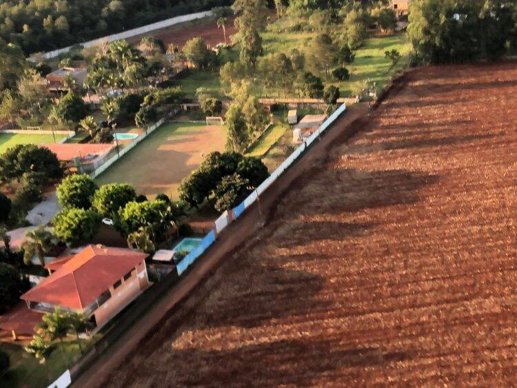 PRF e PM recuperam caminhão roubado carregado com agrotóxicos em Foz do Iguaçu