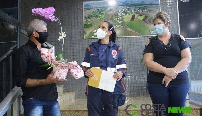 Socorrista que salvou vítima de acidente na BR-277 é homenageada