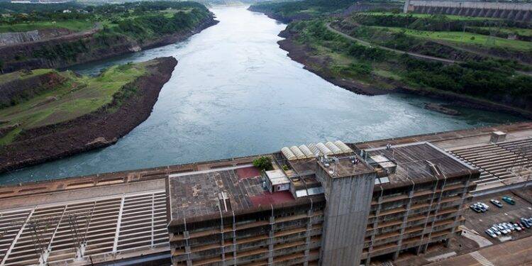 Itaipu aumenta em 12% a produção de energia para ajudar no escoamento da safra paraguaia