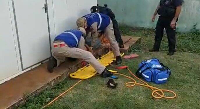 Homem leva quatro tiros e invade escola para se salvar no Lagoa Dourada