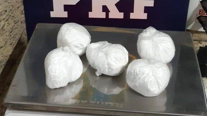 PRF flagra adolescente com cocaína colada ao corpo em Santa Terezinha