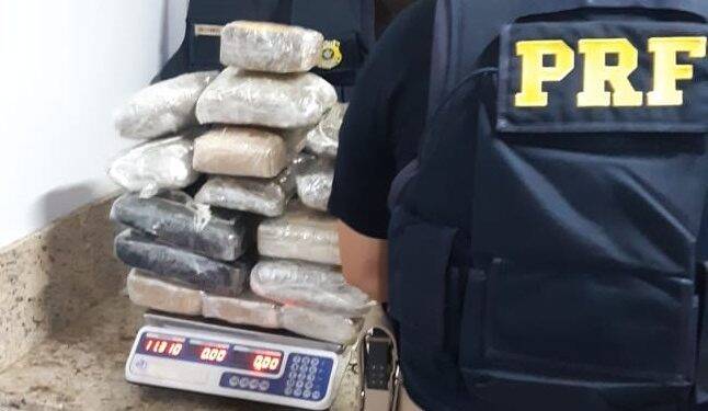 Passageira de transporte por aplicativo é flagrada com drogas pela PRF em Santa Terezinha