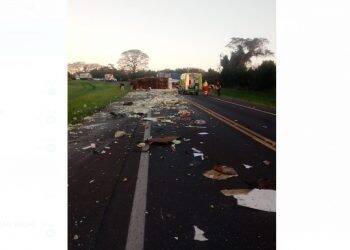 Acidente entre caminhões deixa cinco feridos na BR 277