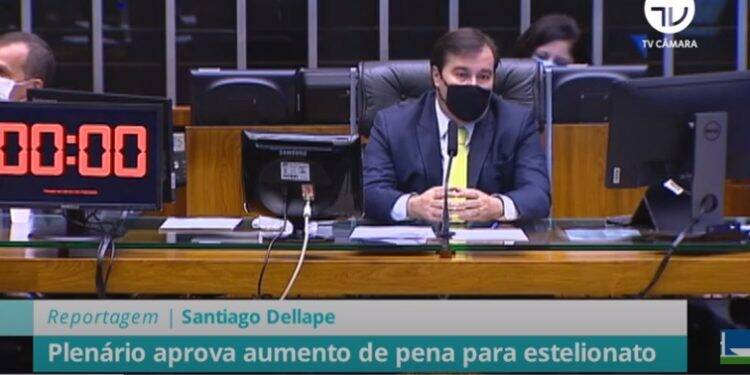 Câmara aprova punição maior para estelionato por redes sociais e telefone