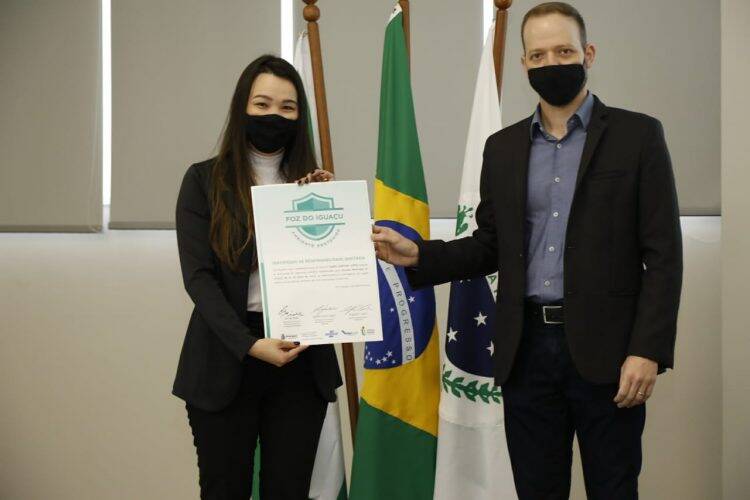 Em Foz, empresas e atrativos turísticos recebem Certificado de Responsabilidade Sanitária e Selo de Ambiente Protegido