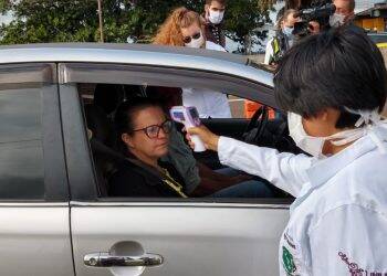 Quase 35 mil pessoas passaram pelas barreiras sanitárias nas entradas de Foz do Iguaçu