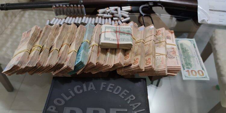 Tráfico Internacional de Drogas: PF apreende mais de R$ 100 mil em casa da Vila A