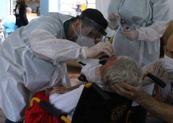 Saúde realiza testes para Covid-19 em instituições de longa permanência para idosos
