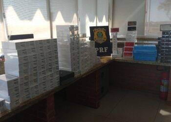 PRF apreende mais de R$ 600 mil em eletrônicos escondidos em carreta em São Miguel