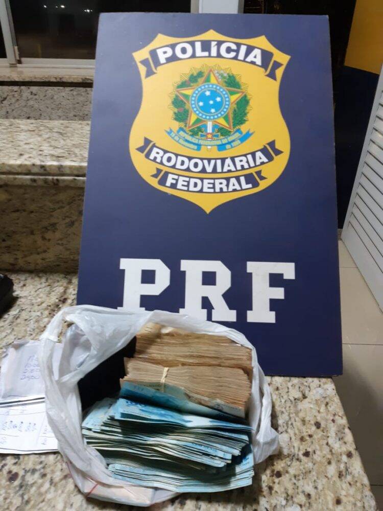PRF apreende quase 40 mil reais em São Miguel do Iguaçu