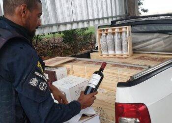 Em Santa Terezinha, PRF apreende vinhos da argentina vindos do sudoeste do Paraná