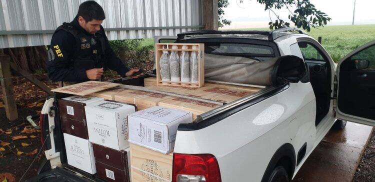 Em Santa Terezinha, PRF apreende vinhos da argentina vindos do sudoeste do Paraná