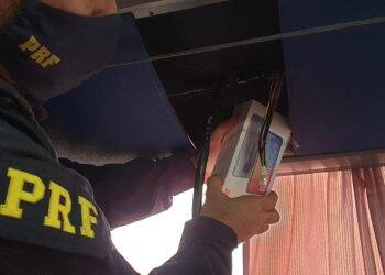 Polícia Rodoviária Federal apreende celulares em ônibus de linha