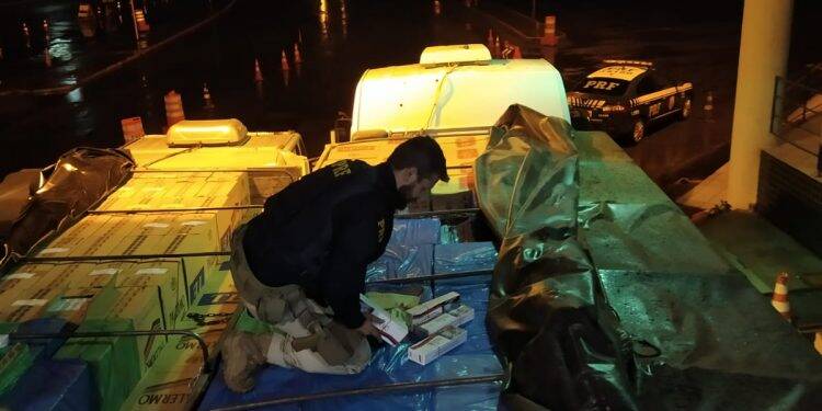 PRF apreende R$3 milhões em cigarros contrabandeados do Paraguai no oeste