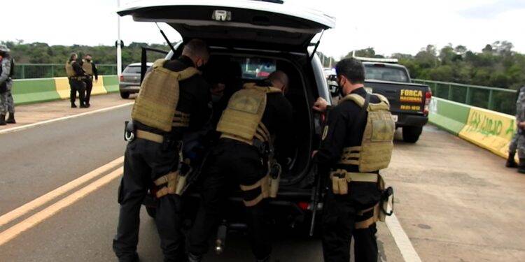 Chefe de facção brasileira, homem preso na argentina é extraditado para Foz