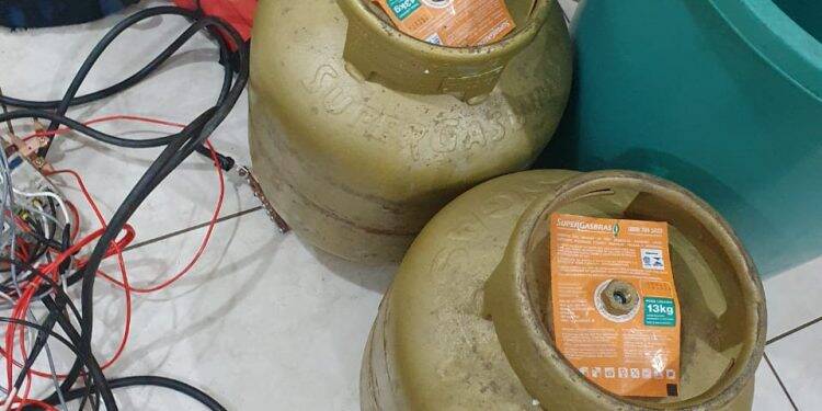 Homens são detidos pela Guarda Municipal com botijões de gás furtados