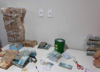 Operação da Polícia Federal cumpre quatro mandados de prisão em Foz