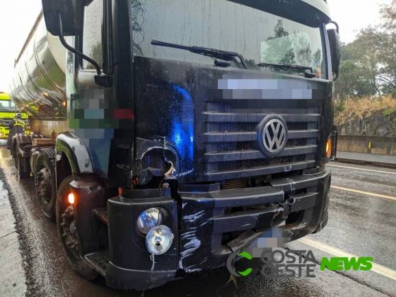 BR-277: Motorista de caminhão perde controle da direção na Serra do Mico