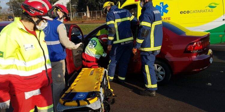 Vários veículos se envolvem em colisão na rodovia BR-277