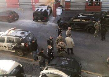 Polícia Civil prende 11 pessoas suspeitas de liderar tráfico de drogas em Curitiba