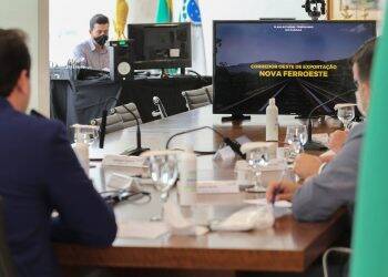 Ratinho apresenta projeto de ferrovia que inclui trecho até Foz à deputados do Paraná