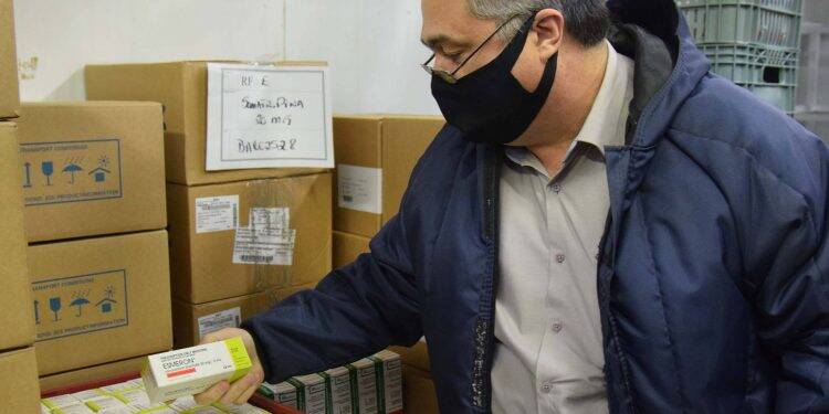 Paraná recebe quase 100 mil ampolas de medicamentos para intubação