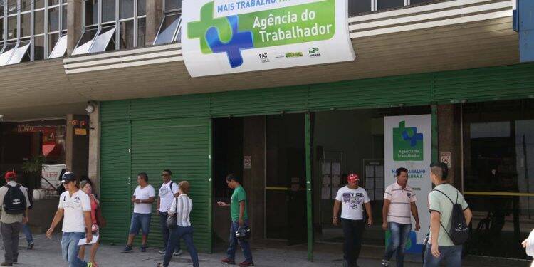 Pedidos de Seguro-Desemprego diminuem 42% no Estado