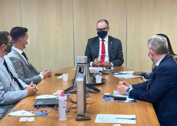 Governo submeterá protocolo da vacina russa à Anvisa em até 30 dias